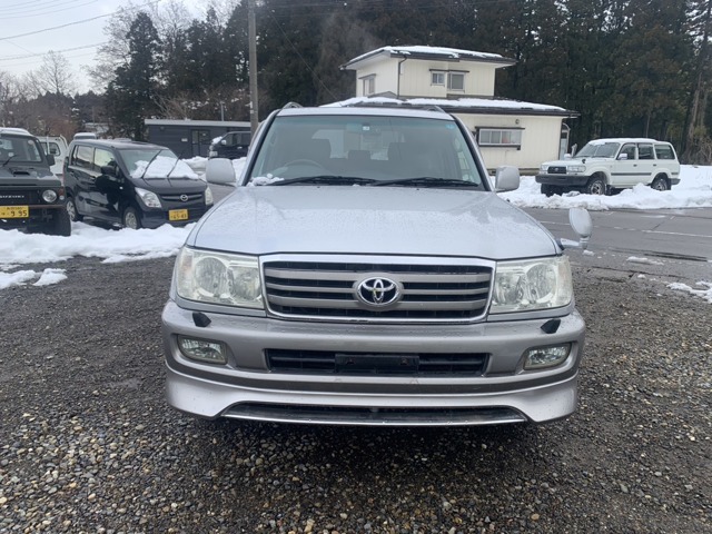 Toyota Land Cruiser 100 2