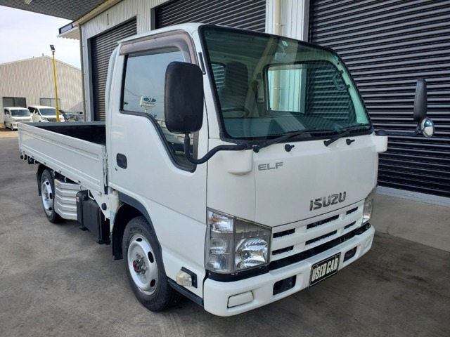 Isuzu Elf 1