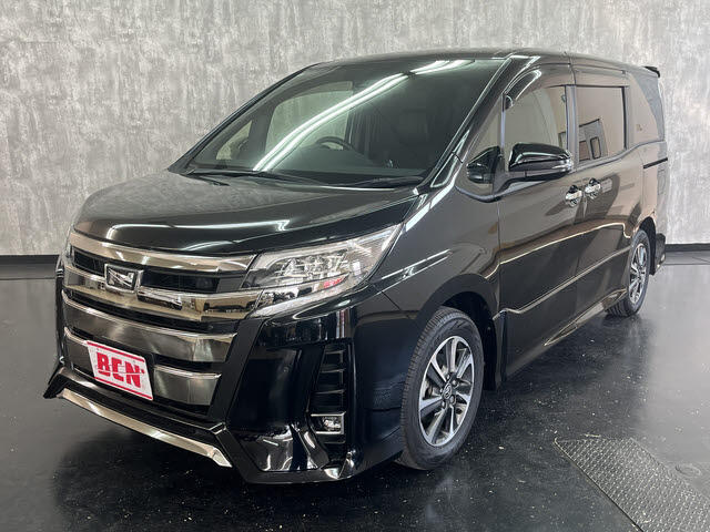 Toyota Noah 1