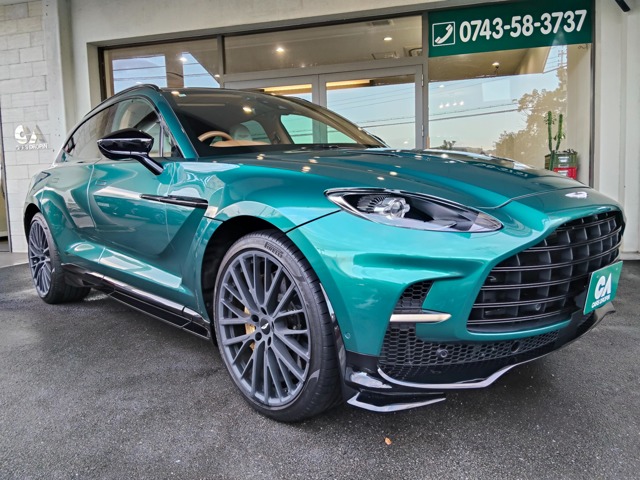 Aston Martin DBX 1