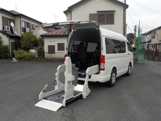 Toyota Hiace Van 1