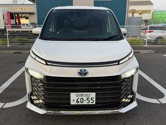 Toyota Voxy 1