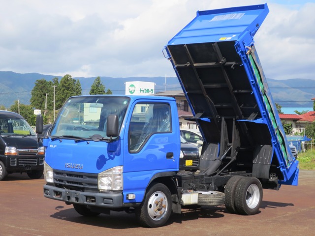 2011 Isuzu Elf