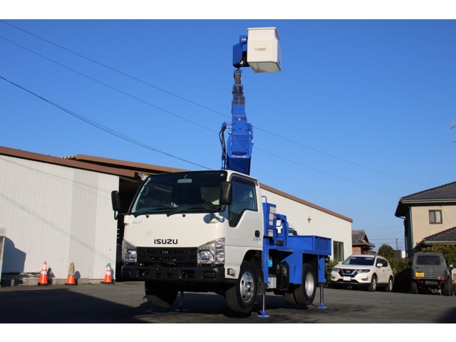2016 Isuzu Elf