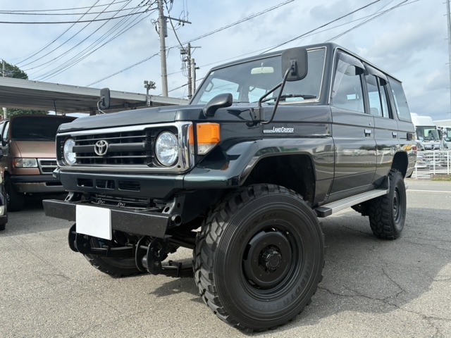 Toyota Land Cruiser 70 2