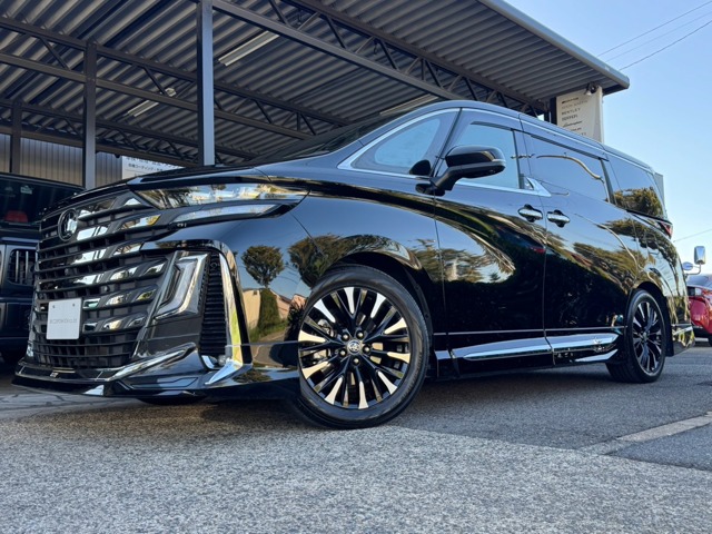 Toyota Vellfire 1