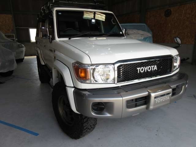 Toyota Land Cruiser 70 2