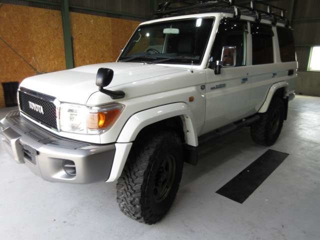 Toyota Land Cruiser 70 3