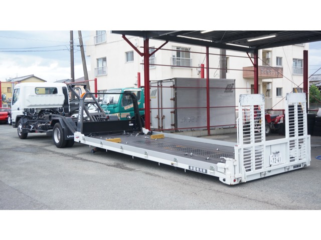 Mitsubishi Fuso Canter 1