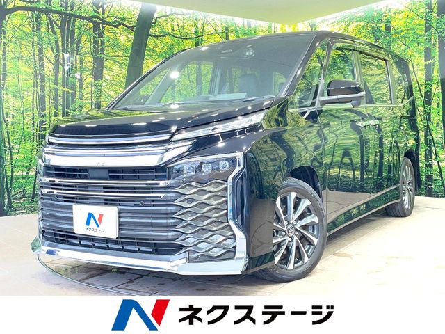 Toyota Voxy 1