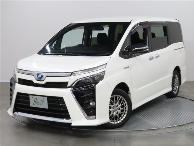 Toyota Voxy 1