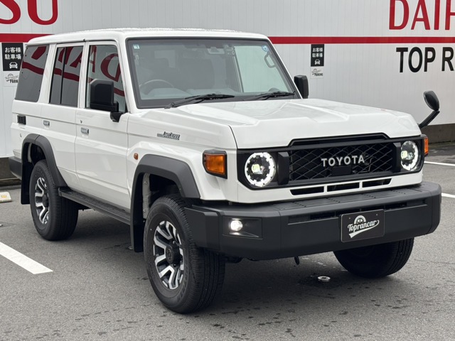 Toyota Land Cruiser 70 2