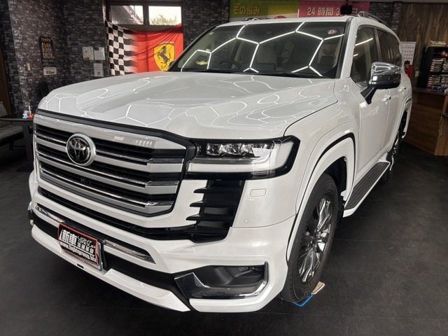 Toyota Land Cruiser 300 2