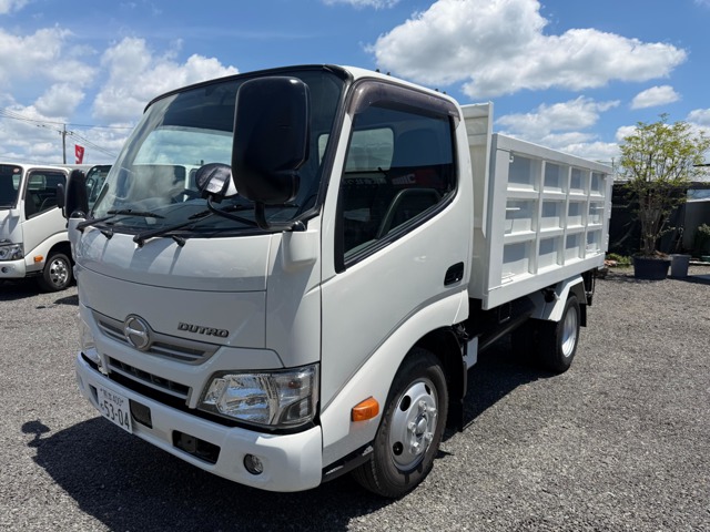 Hino Dutro 1