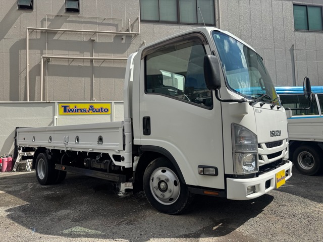 Isuzu Elf 1