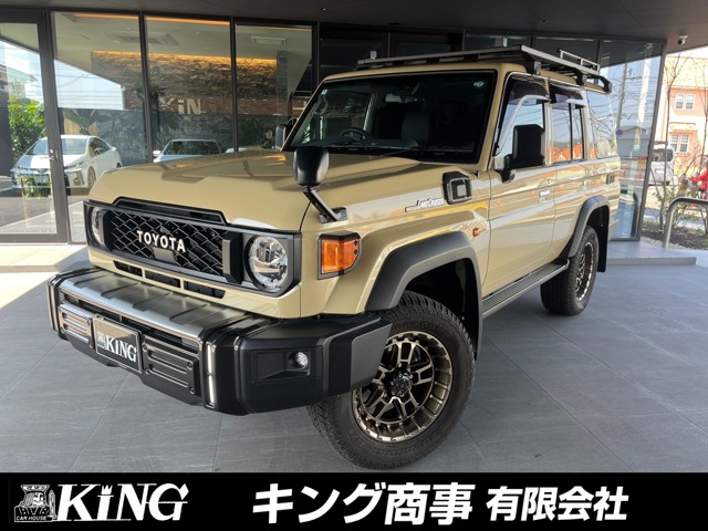 Toyota Land Cruiser 70 2