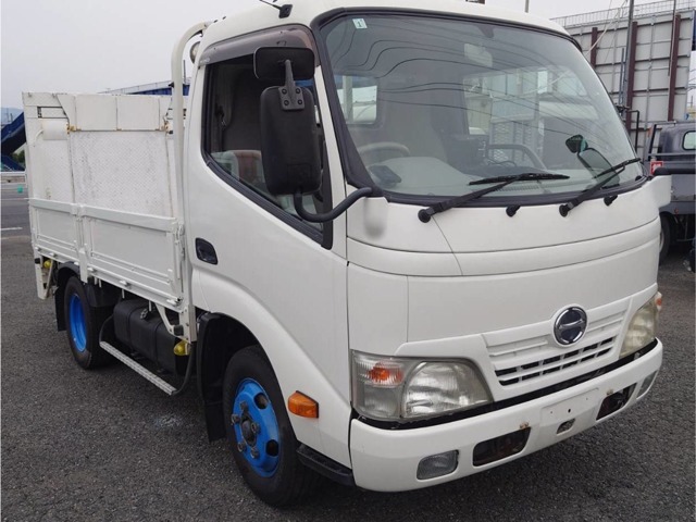 Hino Dutro 1