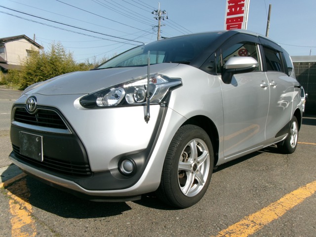 Toyota Sienta 1