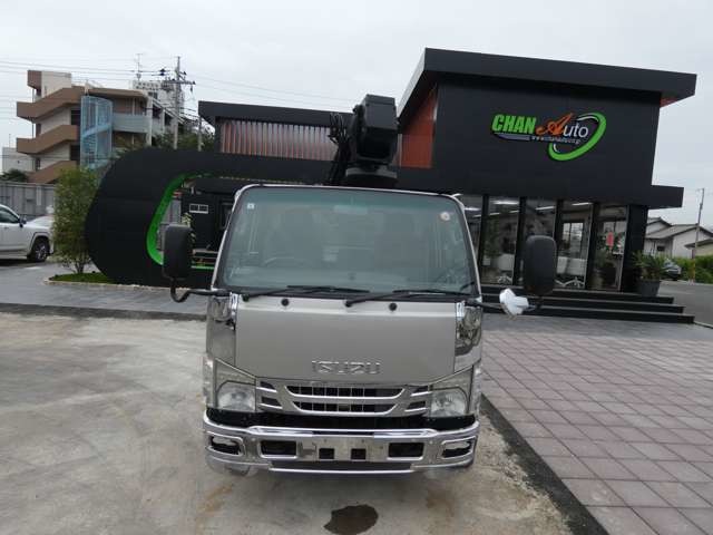 Isuzu Elf 2