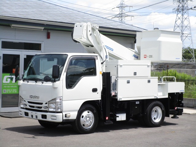Isuzu Elf 1