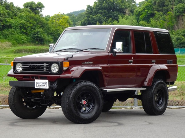 Toyota Land Cruiser 70 2
