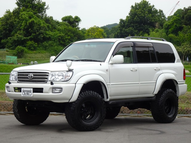 Toyota Land Cruiser 100 2