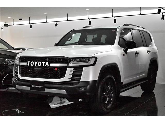 Toyota Land Cruiser 300 2
