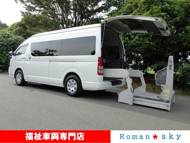 Toyota Hiace Commuter 1