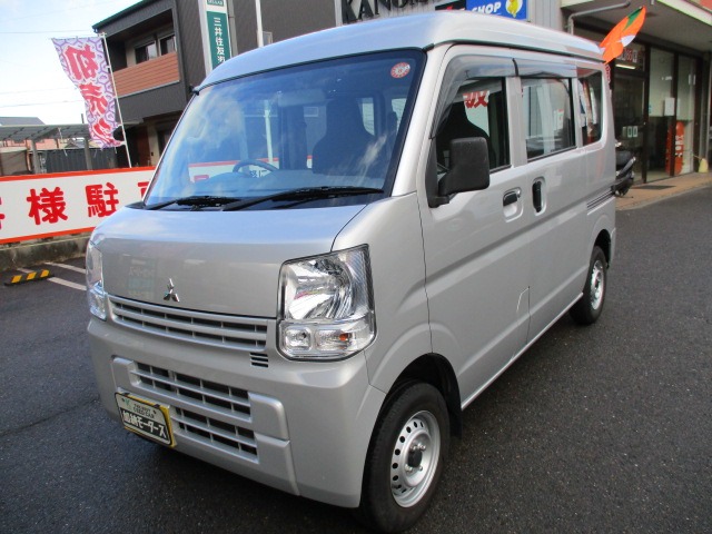 Mitsubishi Minicab Van 1