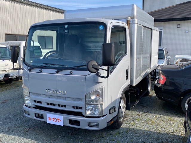 Isuzu Elf 1