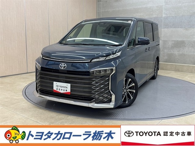 Toyota Voxy 1