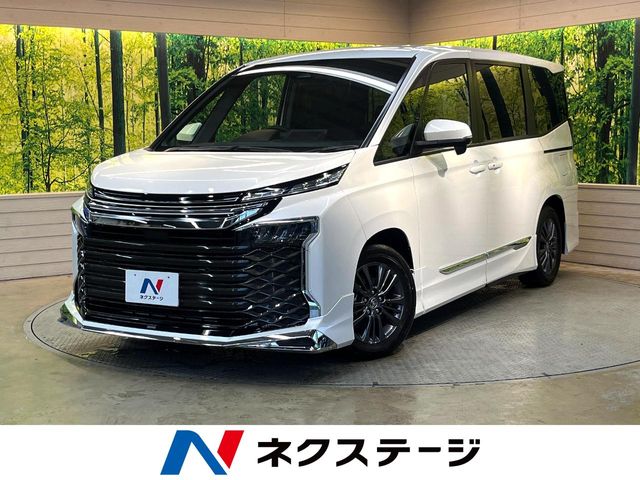 Toyota Voxy 1