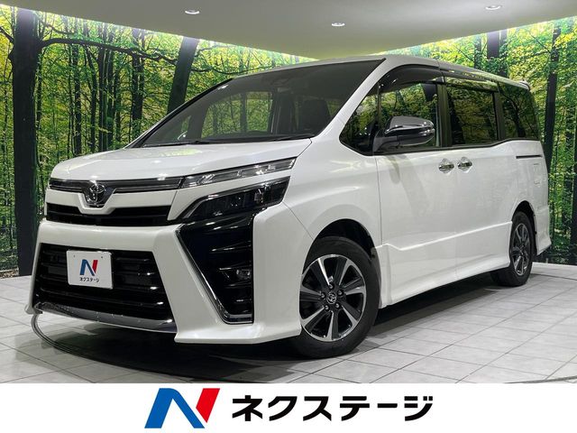 Toyota Voxy 1