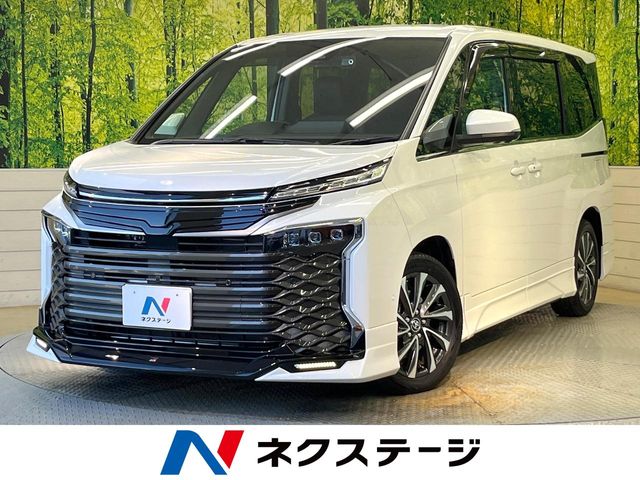 Toyota Voxy 1