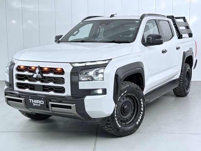 Mitsubishi Triton 3