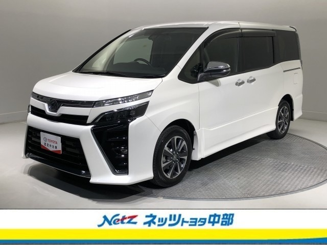 Toyota Voxy 1