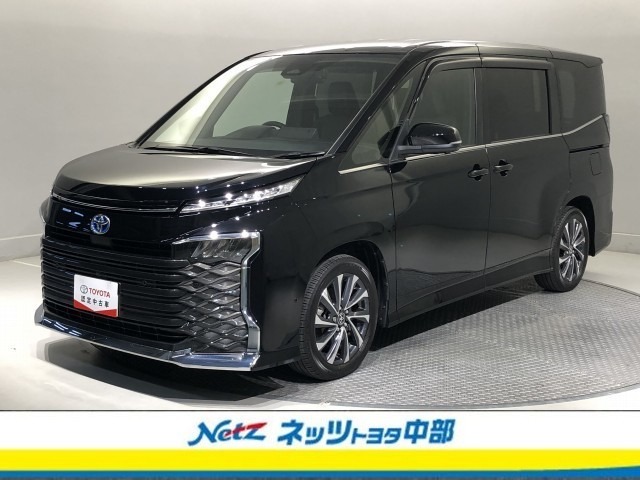 Toyota Voxy 1