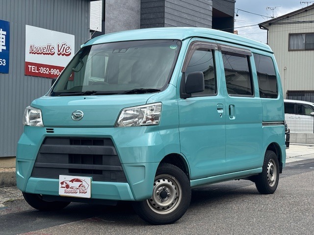 Daihatsu Hijet Cargo 1