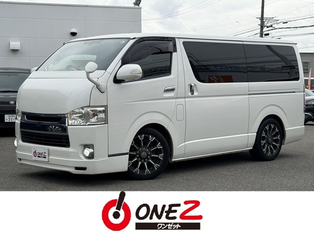 Toyota Hiace Van 1