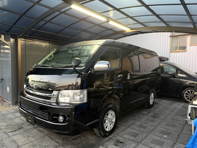 Toyota Hiace Van 1
