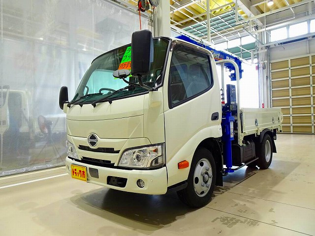 Hino Dutro 1