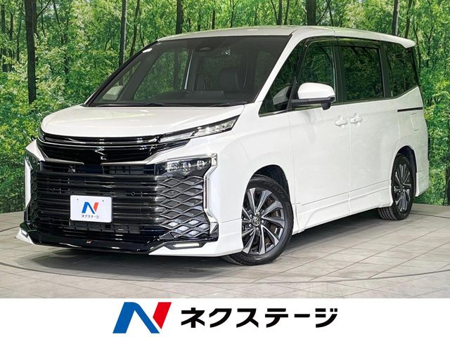 Toyota Voxy 1