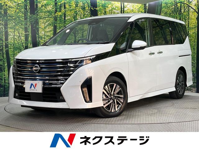 Nissan Serena 1