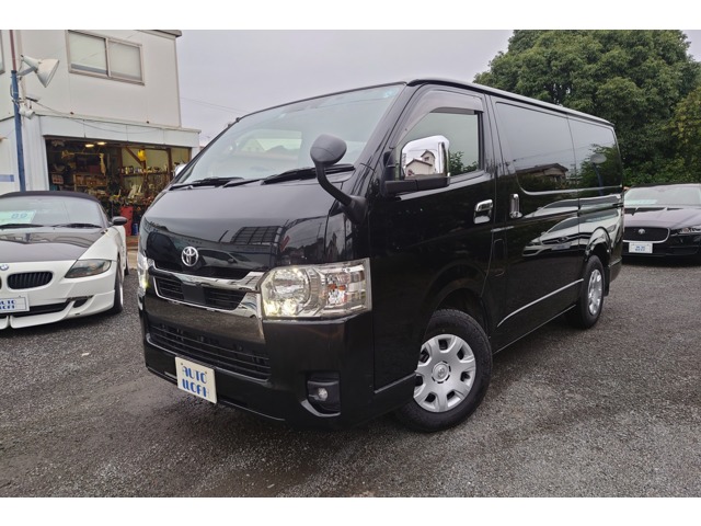 Toyota Hiace Van 1