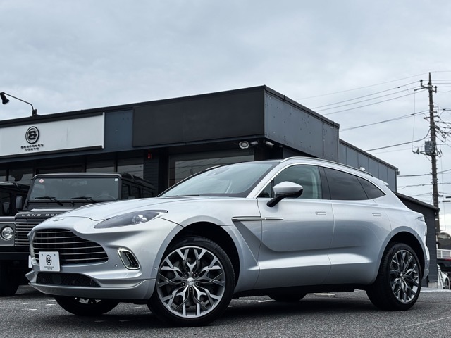 Aston Martin DBX 1