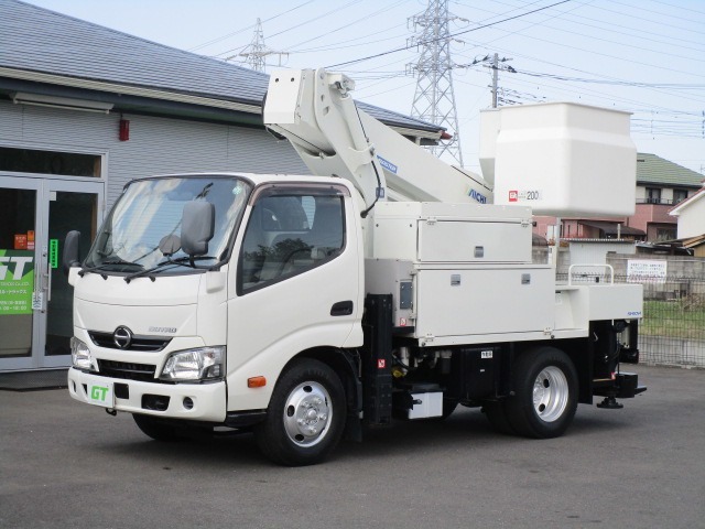 Hino Dutro 1