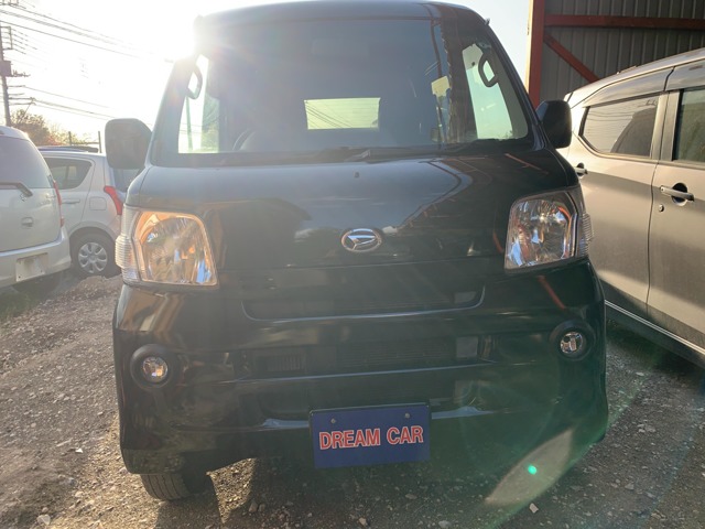 Daihatsu Hijet Cargo 1