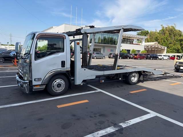 Isuzu Elf 1