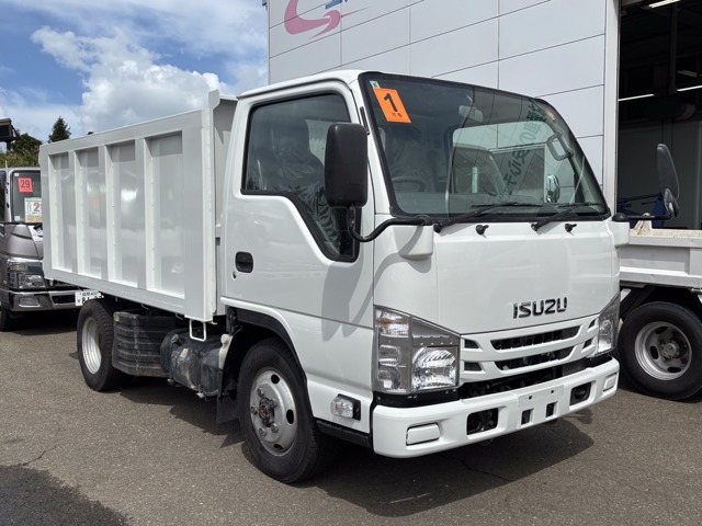 Isuzu Elf 1