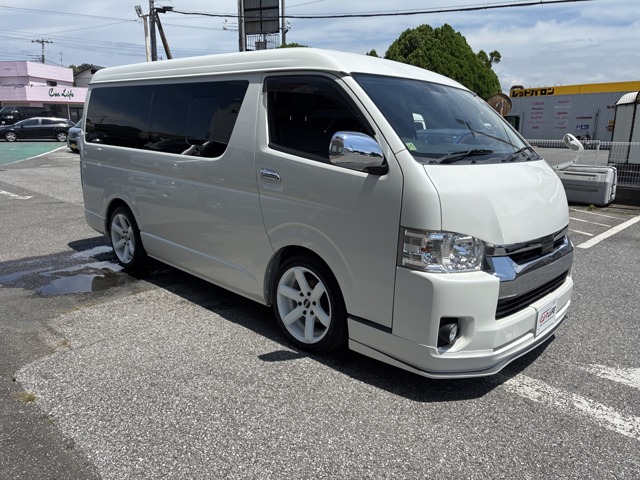 Toyota Hiace 1